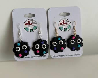 Pendientes colgantes de duendecillo de hollín de El viaje de Chihiro