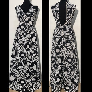 1970s Vintage Black & White Flower Power Sleeveless Maxi Dress