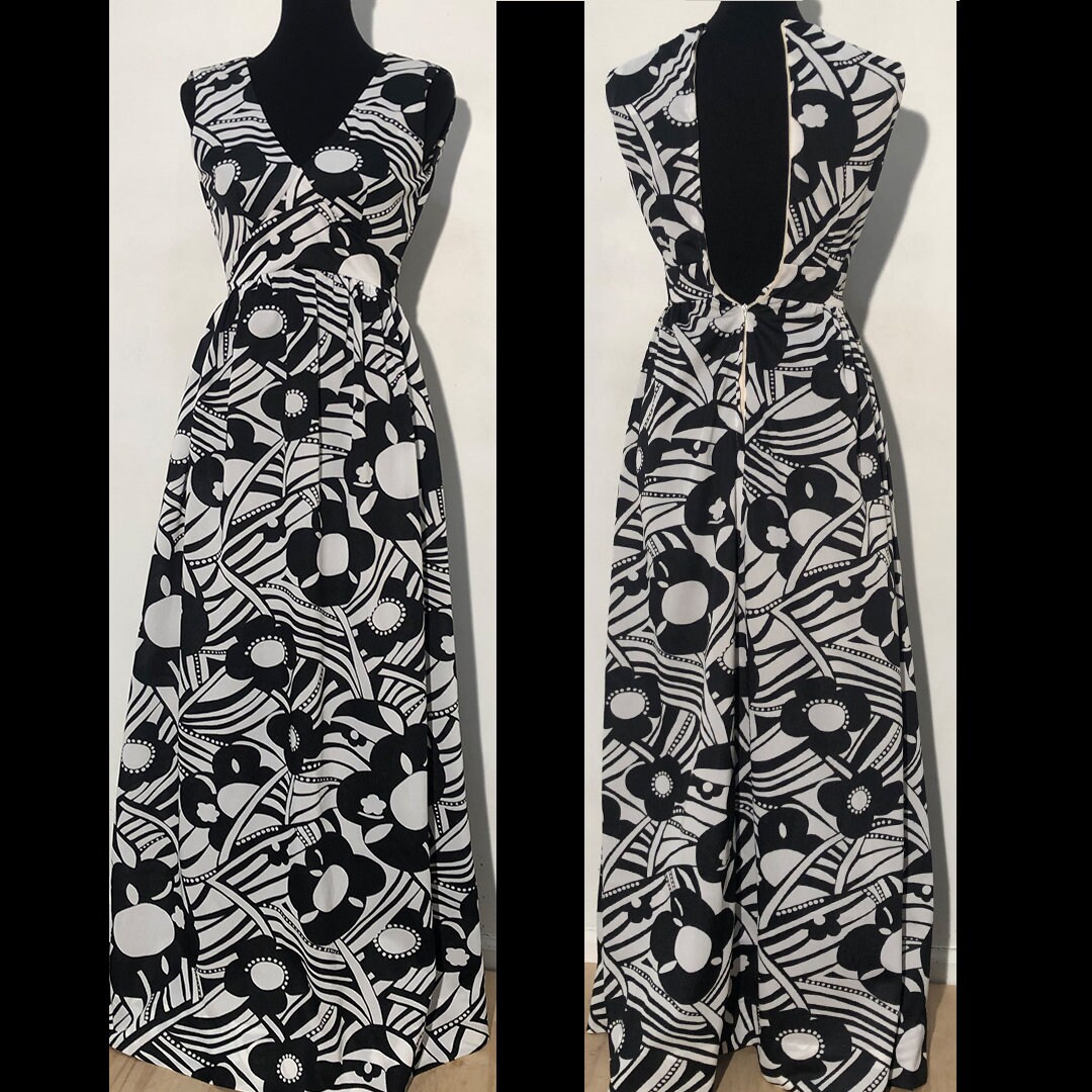 1970s Vintage Black & White Flower Power Sleeveless Maxi Dress