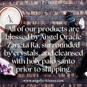 Peut inclure: Image d'un produit avec du texte indiquant que les produits sont b&eacute;nis par Angel Oracle Zaneta Ra, entour&eacute;s de cristaux et nettoy&eacute;s avec du palo santo sacr&eacute; avant l'exp&eacute;dition. L'image comprend une bougie, des cristaux et du palo santo.