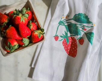 Strawberry Tea Towel, Cotton Dish Towels, Kitchen Towel, Flour Sack Towel, Strawberry, Housewarming Gift, Gifts for her, Strawberries