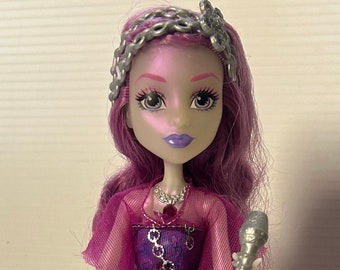 Monster High Doll -  Ari Hauntington Pop Star singer