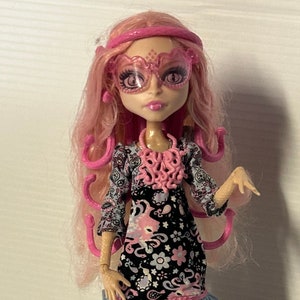 Monster High Doll Viperine Gorgon, original Mattel collectible doll, Monster High clothes and accessories-limited edition One Of A Kind OOAK