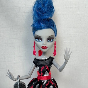 Monster High Doll Ghoulia Yelps Loves Not Dead, original Mattel collectible doll, Monster High clothes and accessories-limited edition- OOAK