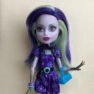 Monster High Doll Twyla Coffin Bean, Authentic Mattel Collectible Coll, Monster High clothes and accessories, Limited Edition, Monster High