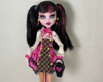 Monster High Doll - Draculaura School’s Out Forbitten Love, Authentic Mattel collectible doll, Monster High clothes, limited edition,  OOAK