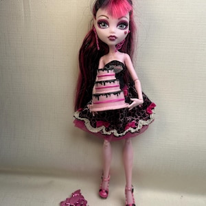 Monster High Doll Draculaura Sweet 1600 Authentic Mattel collectible doll, Monster High clothes and accessories, Licensed Reproduction, OOAK