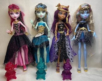 Monster High Doll 13 Wishes Haunt the Casbah Abbey, Draculaura, Clawdeen, Frankie Stein, authentic Mattel Monster High, Sold Individually.
