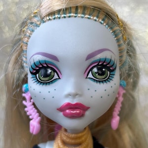 Lagoona Blue Schools Out Fishbone earrings Monster High Accessories- Monster high clothes and accessories   authentic Mattel Limited Edition