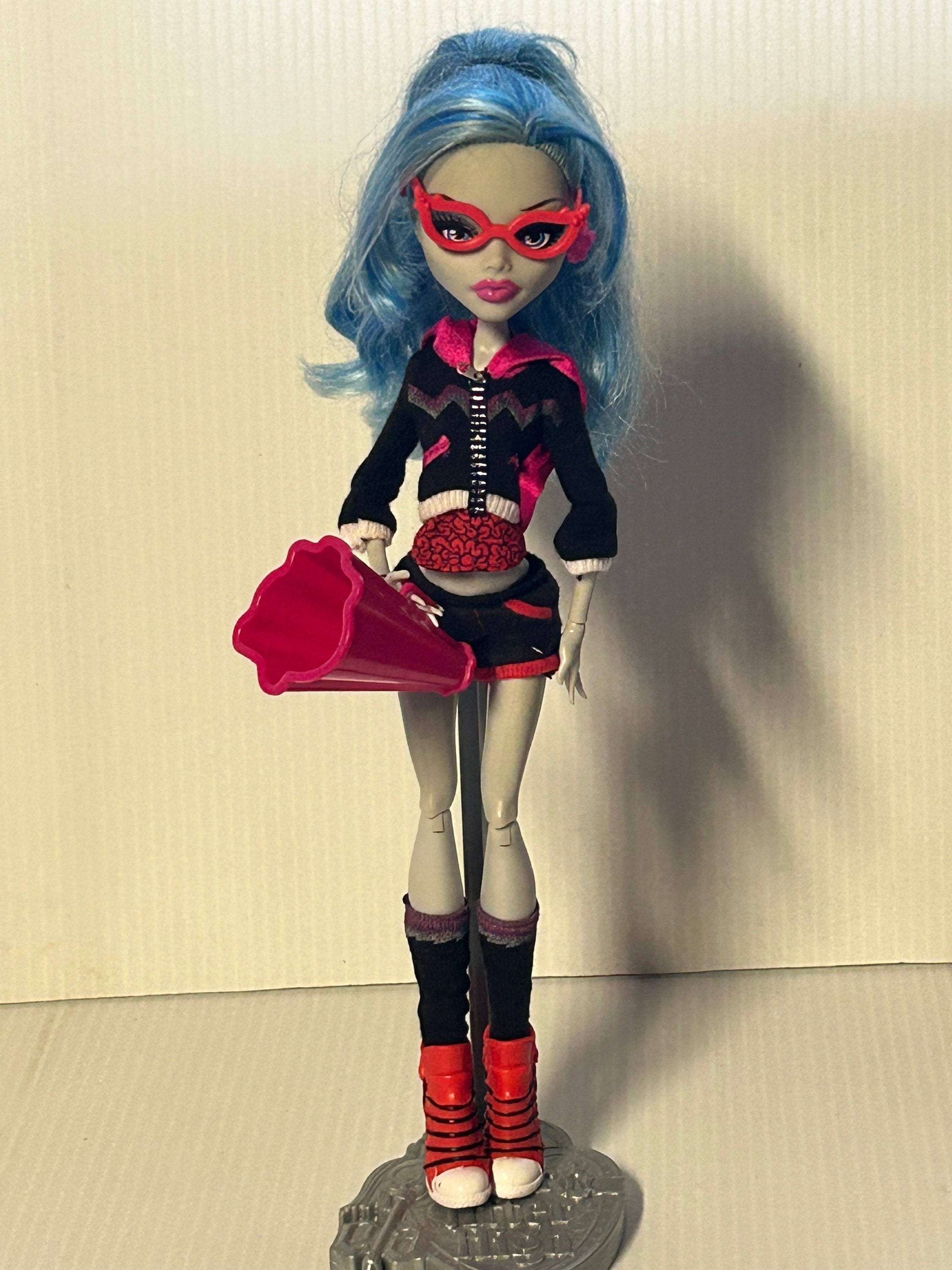 Monster High Dolls Ghoulia Yelps Cheerleader 