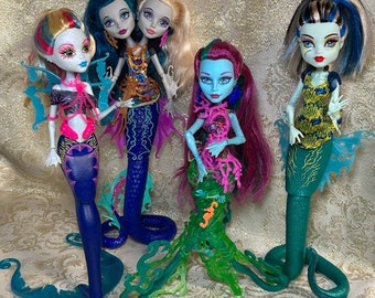 Monster High Great Scarier Reef - Posea Reef, Glowsome Ghoulfish Lagoona, Ghoulfish Frankie, Peri and Pearl