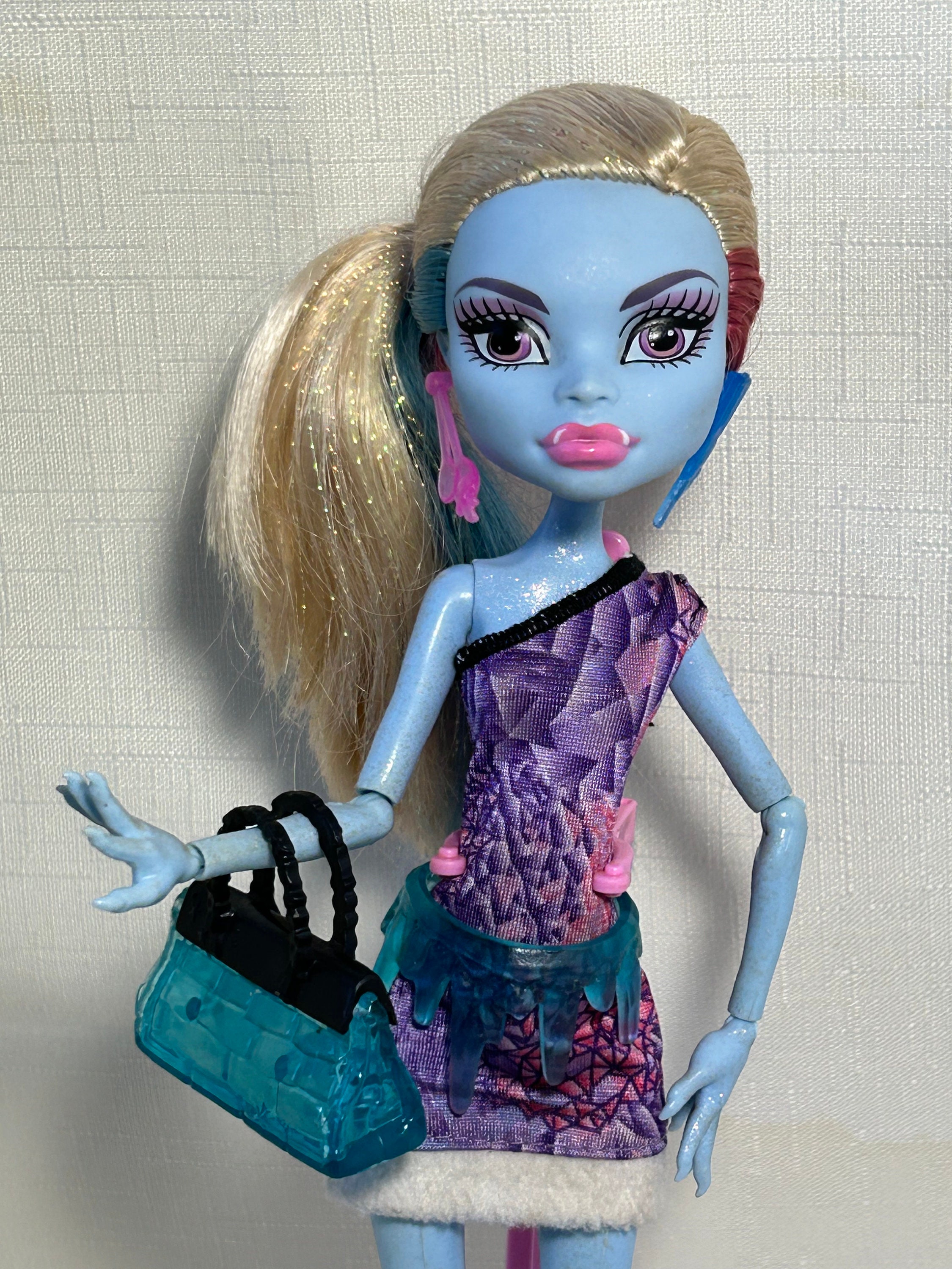 Preowned Monster High Abbey Bominable Doll Scaris City of Frights