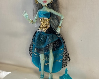 Monster High Doll 13 Wishes Haunt the Casbah Frankie Stein Monster High clothes and accessories-Limited Edition, authentic Mattel,
