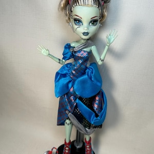 Monster High Doll Frankie Stein Scarily Ever After, Authentic Mattel Collectible Limited-Edition, Monster High Clothes and accessories, M H