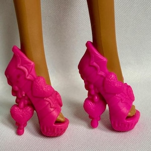 Monster High Creepateria Draculaura Heart heel shoes, Authentic Monster High Clothes and Accessories, Collectible Mattel Monster High, MH