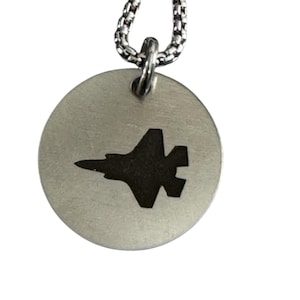 F35 Halskette im minimalistischen Design mit Edelstahlanhänger