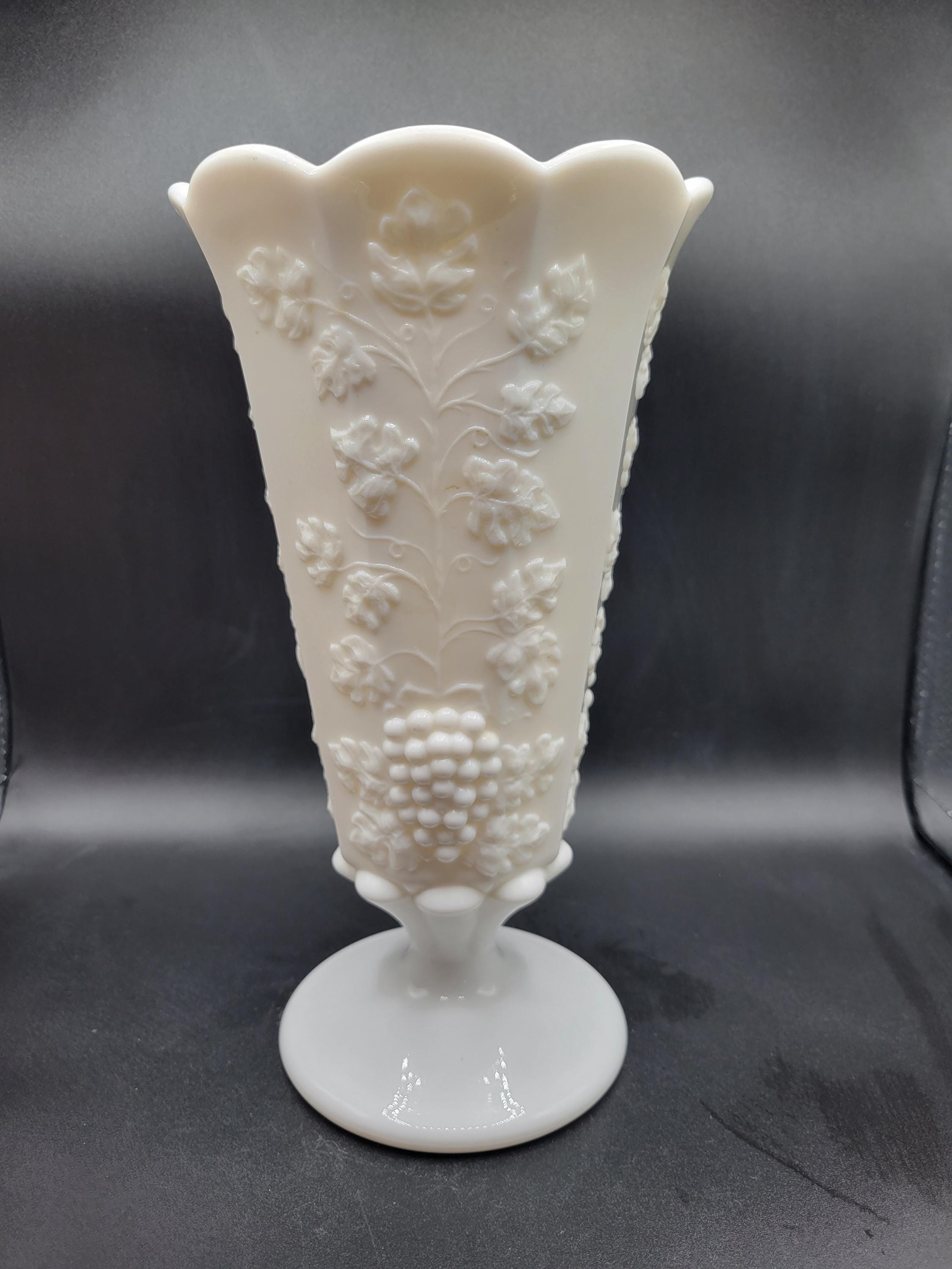 ヴィンテージ ウェストモアランド ミルクガラス パネル グレープ柄花瓶