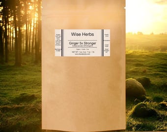 Op de afbeelding: Een bruine papieren zak met een wit etiket waarop staat "Wise Herbs Ginger 5x Stronger Extract powder 20% Ginger" Biologisch, Glutenvrij NET WT: 1 oz - 3 oz - 7 oz - 1 lb. www.wiseherbs.com