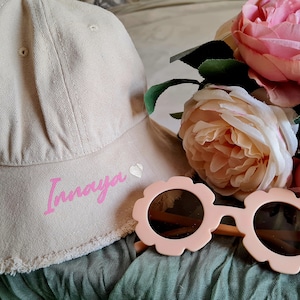 Personalized children&#39;s hat with small mixed fringes