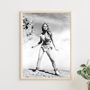 Raquel Welch | Beautiful Vintage Photo of Raquel Welch in One Million Years B.C. | Pin Up Art |  Photography Retro | Sexy Woman Pinup