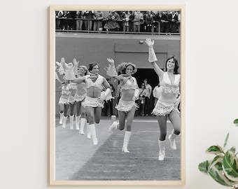 Robin Williams | Black and White Vintage Photo | Classic TV Show | Denver Broncos Cheerleaders | Retro Printable Wall Art | Funny Wall Art