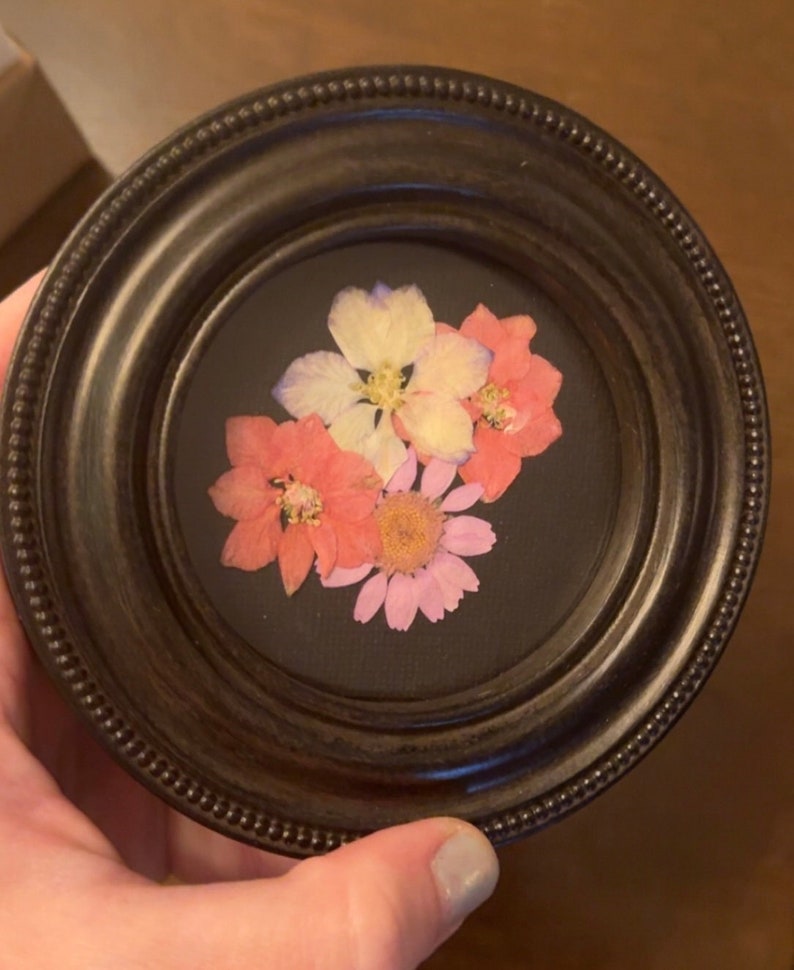 Black Antique Style Circular Ornate Vintage Frame Pressed Flower Art ...