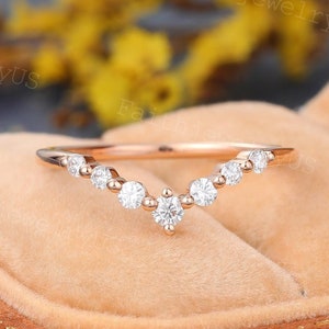 Round Diamond Curved Wedding Band Vintage Rose Gold Moissanite curved wedding band Stacking matching band Bridal Anniversary Wedding ring