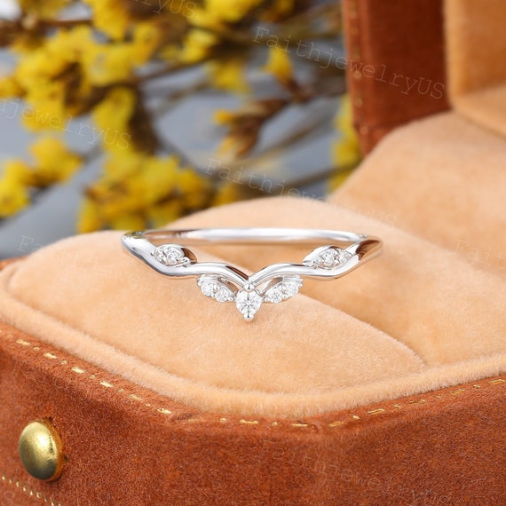 Vintage White Gold Curved wedding band Unique Diamond curved wedding band Celtic stacking Dainty band Anniversary Wedding ring for Women