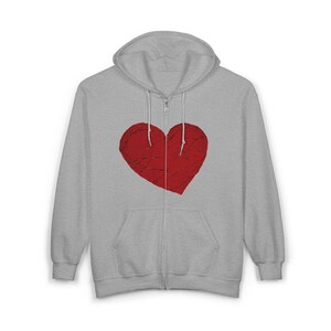 Sudadera con capucha y cremallera completa de MerchStamp Support / Corazón rojo en la parte delantera, logo en la parte trasera imagen 9