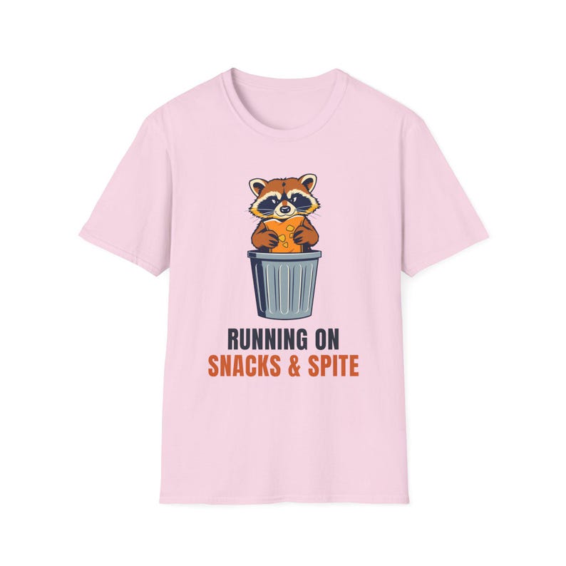 Running On Snacks and Spite Raccoon T-Shirt, Funny Trash Panda Tee afbeelding 9