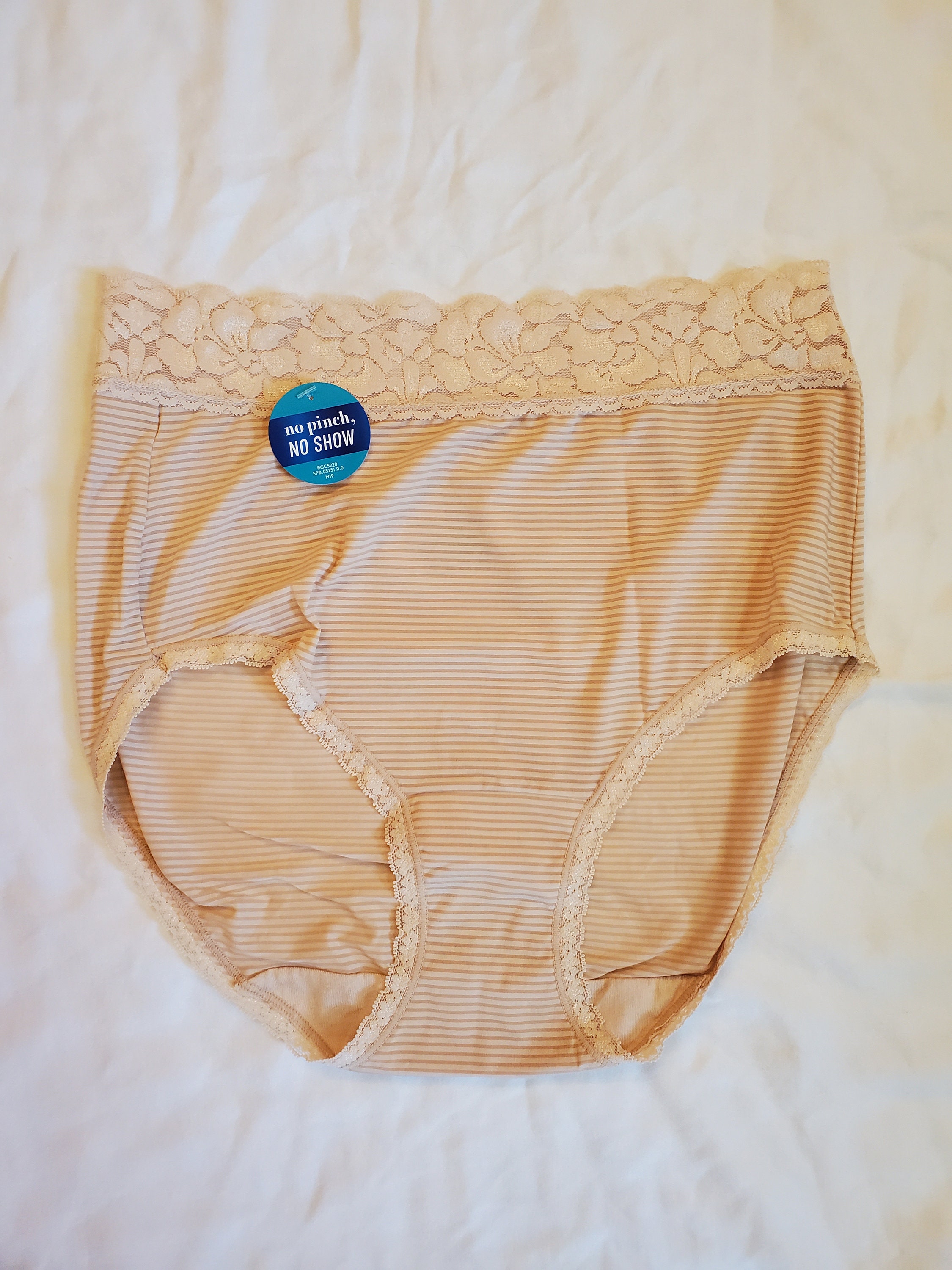 Vintage Vanity Fair Women's Flattering Lace Panties Large 7 