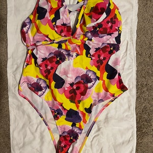 Hensard Women&#39;s Flounce Wrap One Piece Bathing Suit Sexy Deep V Neck Bikini High Cut Backless Swimsuit - Large