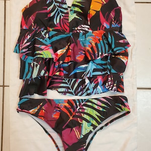 Women&#39;s 2 - Piece Tiered Layered Tropical Women&#39;s Bikini Swimsuit - Large -