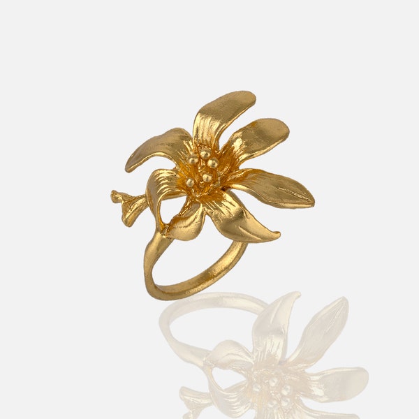 Bague fleur en laiton fabriquée à la main