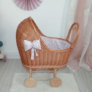 Poppenwagen natuurlijk, poppenwagen, perfect cadeau Poppenwagen gemaakt van beukenhout en vlechtwerk in natuurlijke kleur Rieten kinderwagen WO 24