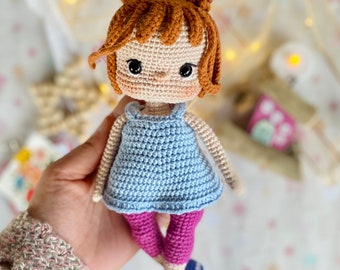 Muñeca Amigurumi Crochet "Birce" Patrón PDF eng #amigurumidoll #dollmaking #handmadedoll #crochetdoll #redhairdoll muñeca con pecas