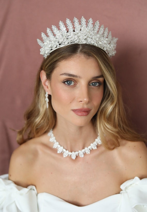Swarovski Zircon Wedding Tiara: Leaf Rhinestone Bridal Crown  display picture 2
