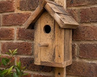 Rustikale Palettenvogelbox | Handmade Altholz Nistkasten für Garten Wildtiere