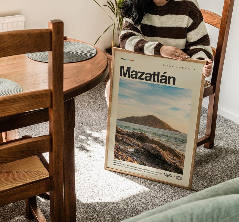 May include: A framed print with a photograph of a rocky coastline and ocean. The print has the text "Mazatl&aacute;n" and "MEX" in the bottom right corner.
