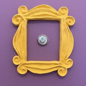 Friends Peephole Frame 3D Printed – TV Show Replica, Monica’s Door Decor, Gift for Friends Fans, Yellow Frame, Unique Home Accent