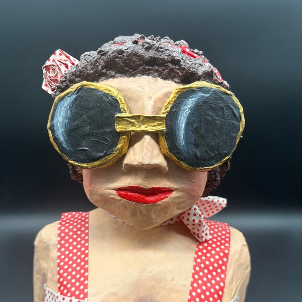 Pin-up, sculpture en papier