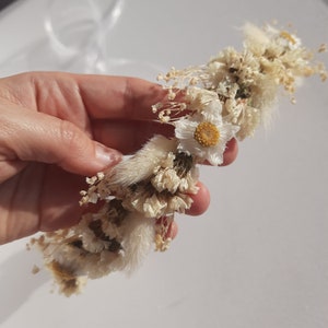 Hochzeitshaarkranz mit Kamille, Beige Trockenblumen Haarreif, Weißer Haarkranz, Daisy babys breath dried flower crown