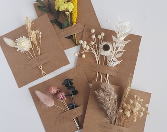 Carte de voeux faite main personnalisée avec des fleurs séchées, carte d'anniversaire, carte de remerciement, carte kraft, carte de texte personnalisée