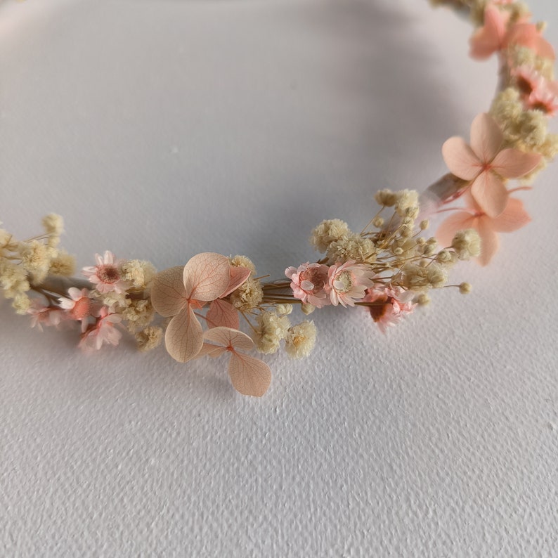 Corona di fiori secchi champagne blush per matrimonio, fascia rosa per la sposa, accessori per capelli rustici, parrucchino di ortensia con respiro del bambino conservato immagine 2