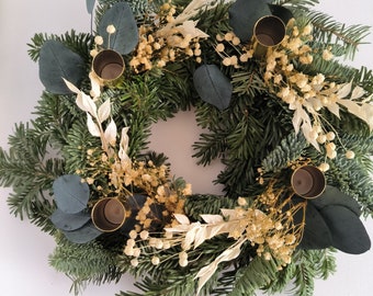 Adventskranz Kerzenleuchter mit getrockneten Blumen, Adventskranz rustikal, Weihnachtsdekoration, Tischdekoration, grüner Naturschmuck Eukalyptus