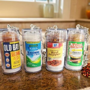 Mini Spice Keychain, Portable Seasoning Jars, Travel Spice Set, Unique Gift for Food Lovers, Spice on the Go, Custom Spice Keychain