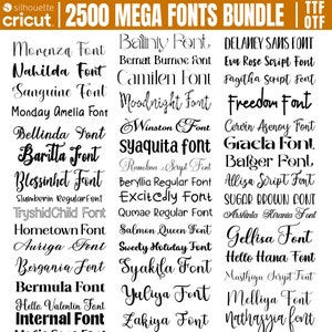Puede incluir: Una imagen en blanco y negro de una colecci&oacute;n de 2500 nombres de fuentes. Los nombres de las fuentes est&aacute;n escritos en una variedad de estilos, incluyendo cursiva, sans serif y serif. La imagen est&aacute; etiquetada como "2500 MEGA FONTS BUNDLE" y "TTF OTF".
