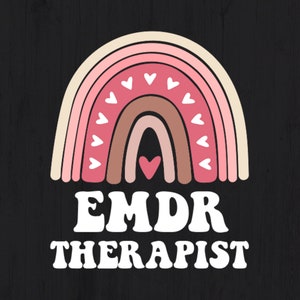Könnte beinhalten: Grafisches Design mit einem Regenbogen in Rosa, Braun und Creme, verziert mit weißen Herzen. Der Text "EMDR THERAPIST" ist in fetter, weißer Schrift unter dem Regenbogen auf schwarzem Hintergrund dargestellt.