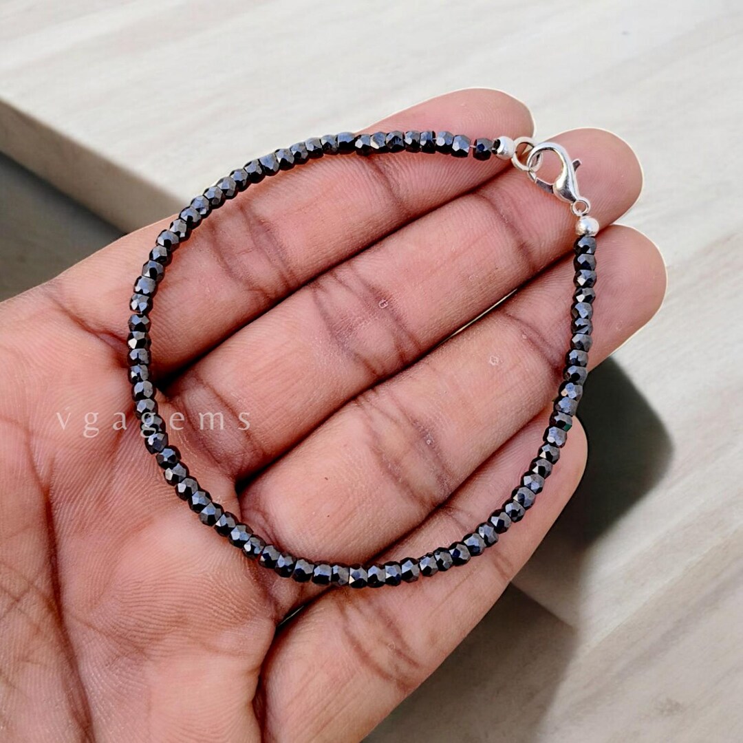 天然ブラックジルコンビーズブレスレット。ハンドメイドのキュービック