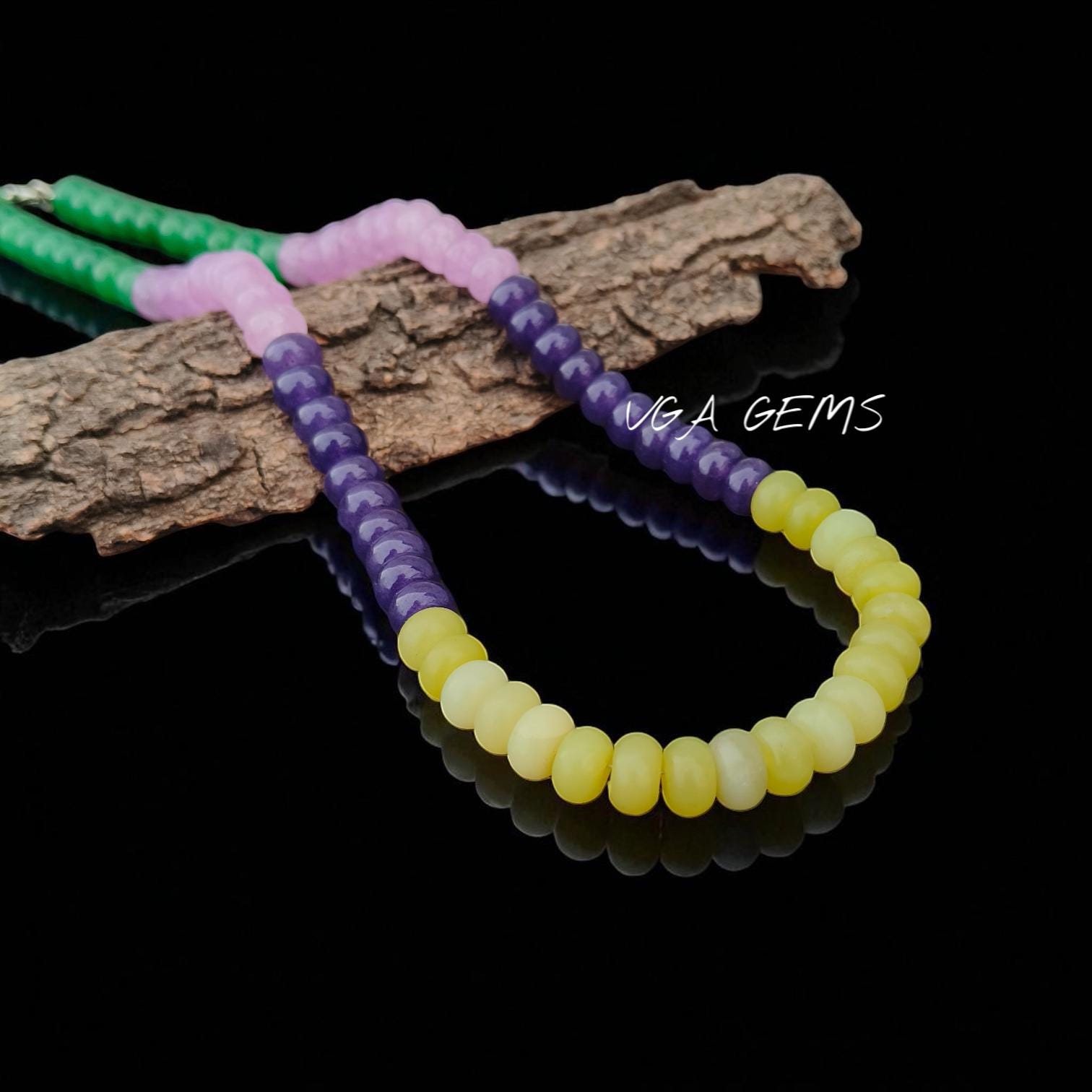 Collana con pietre preziose annodate arcobaleno, girocollo